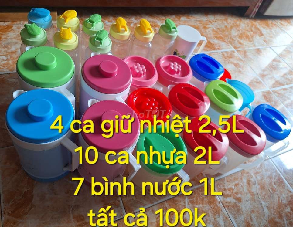 4 ca đá giữ nhiệt, 10 ca nhựa, 7 bình nước