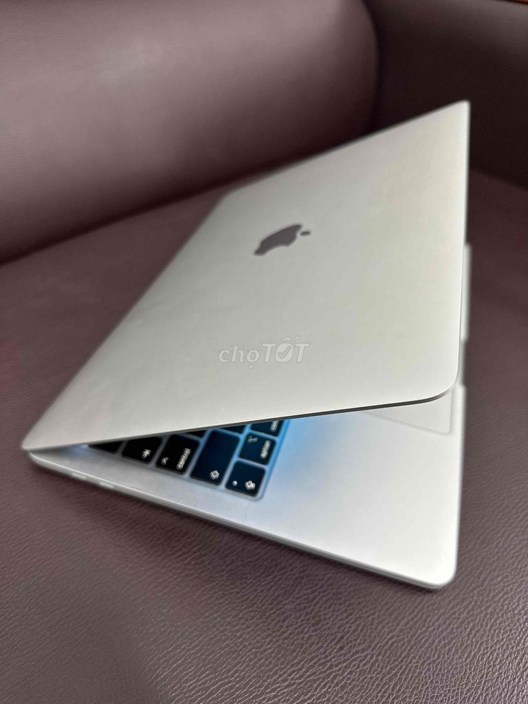 Macbook Pro 17 đẹp như mới thanh lý