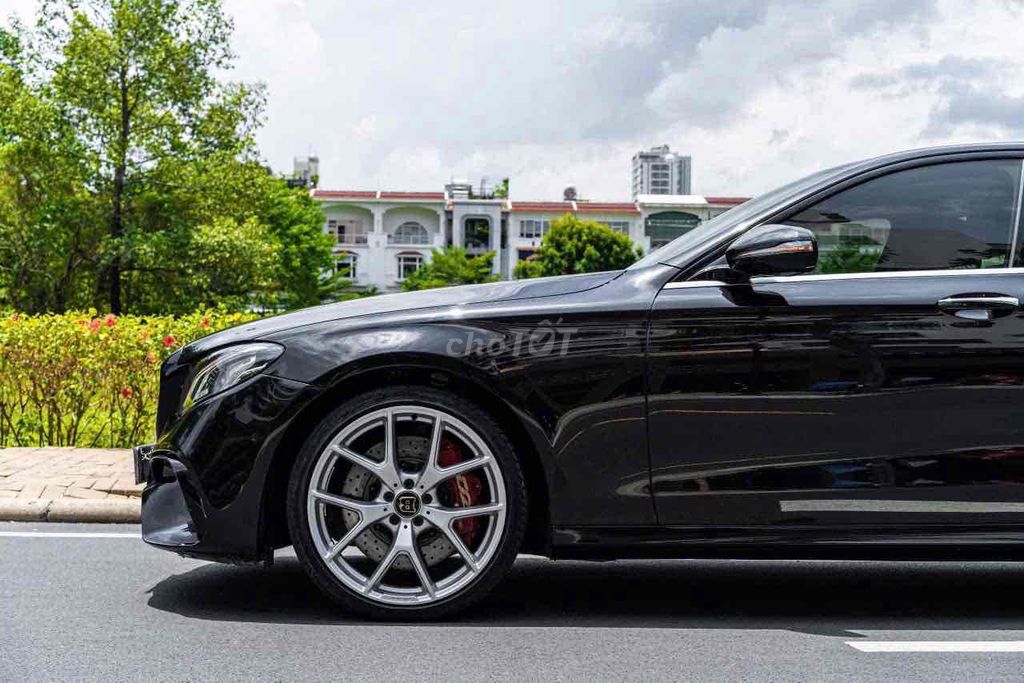 E200 2020 up full E63 màu đen nội thất nâu giá tôt. Mua bán Ô tô tại Quận 7 Tp Hồ Chí Minh được đăng bởi Dương Phương hình 9