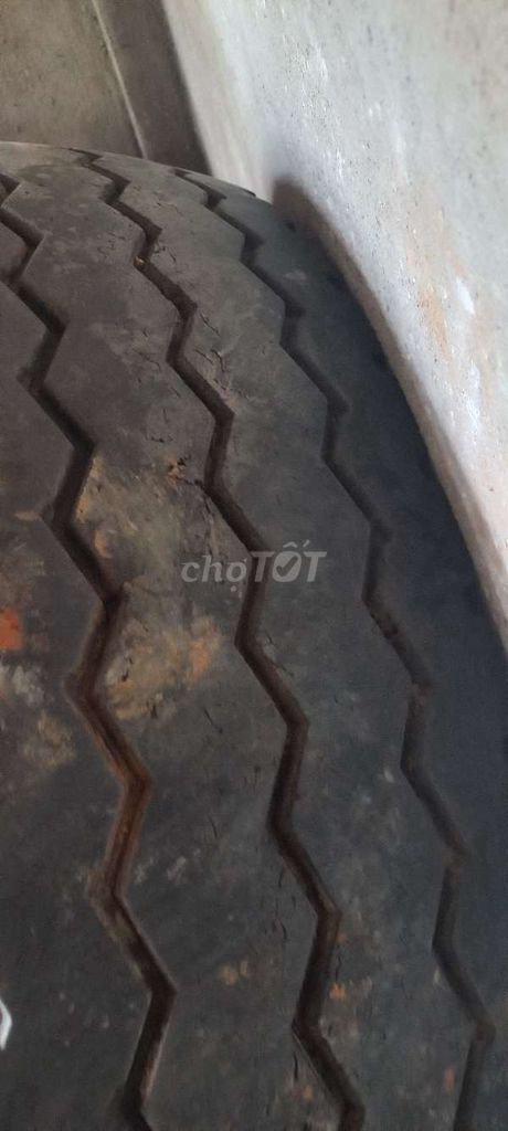 Lốp 825 R. Mua bán Phụ tùng xe tại Thành phố Buôn Ma Thuột Đắk Lắk được đăng bởi TRẦN QUỐC VINH hình 2