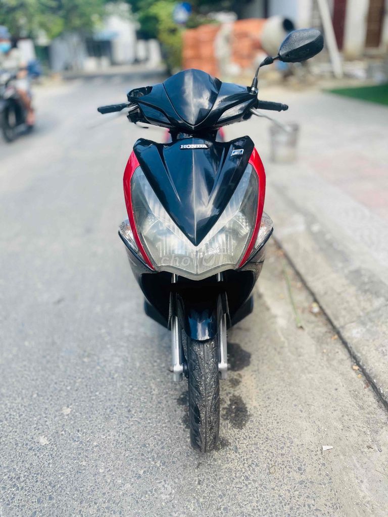 Honda Air Blade 2012 Đỏ đen. Mua bán Xe máy tại Quận Liên Chiểu Đà Nẵng được đăng bởi Xe Máy Cũ Duy Đạt  66 Nguyễn Khuyến hình 6