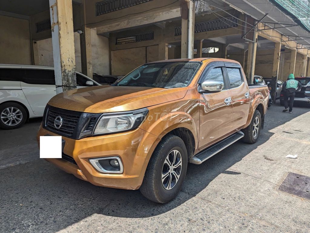 Nissan Navara EL 2.5 AT 2016 Коричневый импортный