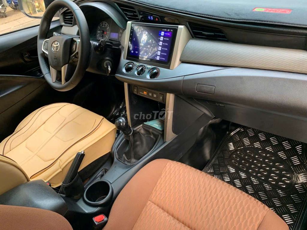 Gia đình bán xe Toyota Innova E SX 2019