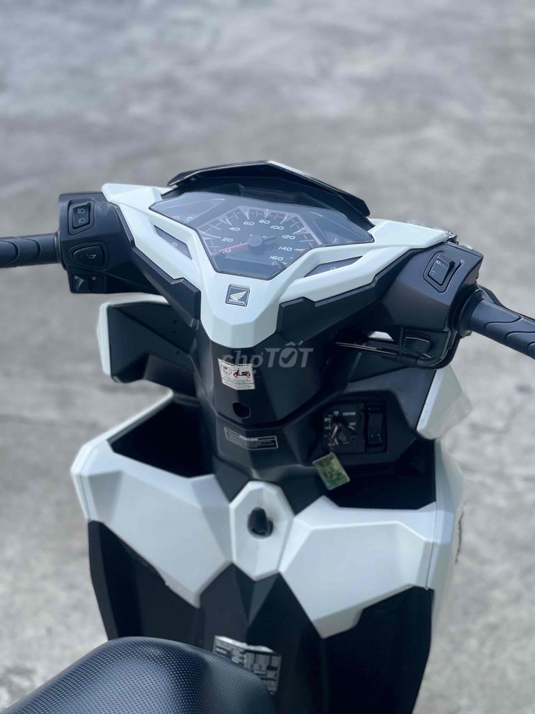 Vario 125/2017 trắng Sporty bstp 9c. Mua bán Xe máy tại Quận 6 Tp Hồ Chí Minh được đăng bởi Hoàng Thượng hình 6