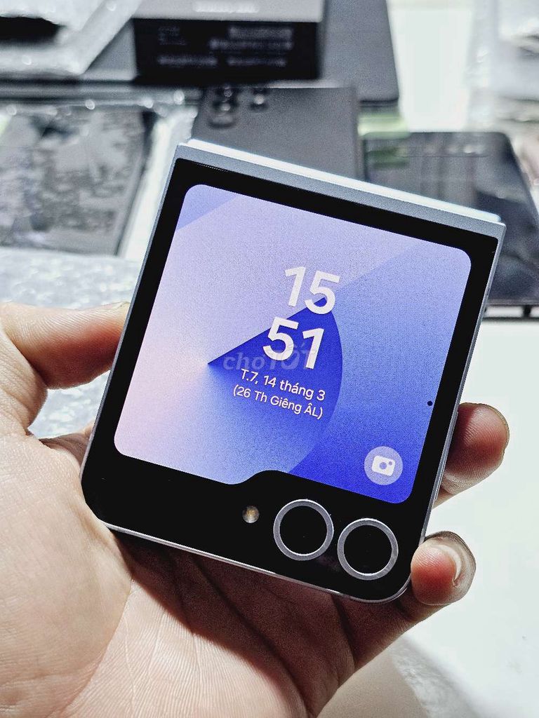 Samsung Galaxy Z Flip6 256GB Việt Nam. Mua bán Điện thoại tại Quận Thanh Xuân Hà Nội được đăng bởi Tuyết Tuyết hình 1