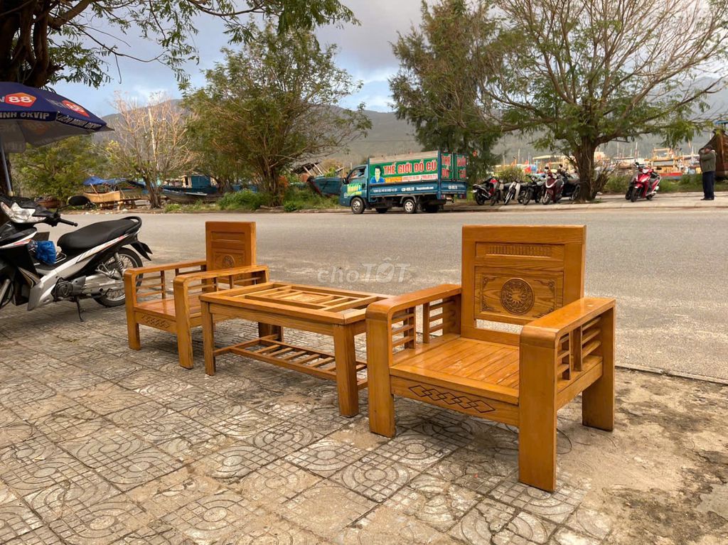Bàn ghế phòng khách Gỗ Nâu cổ điển. Dịch vụ nhà cửa khác tại Quận Sơn Trà Đà Nẵng được đăng bởi THẾ GIỚI ĐỒ CŨ ĐÀ NẴNG hình 1