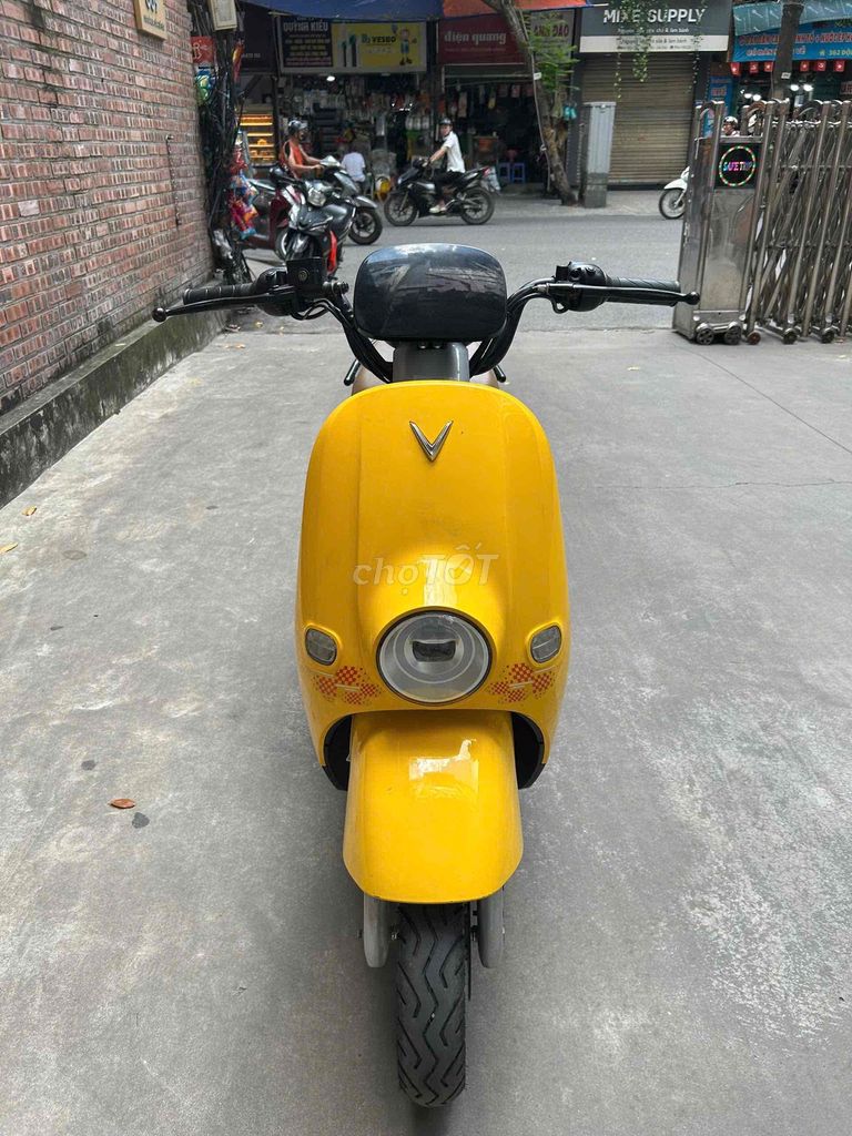 Электроскутер VinFast Motio T1 2026, желтый, 3700 км