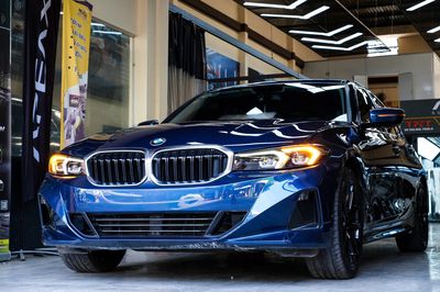 BMW 320i Sportline 2023 Xanh/Đen 39,000 km