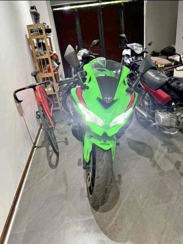 Мотоцикл Kawasaki Ninja, зеленый, 260 км