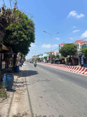 MẶT TIỀN KINH DOANH, ĐƯỜNG DDT743, KHU VỰC KINH DOANH SẦM UẤT. 