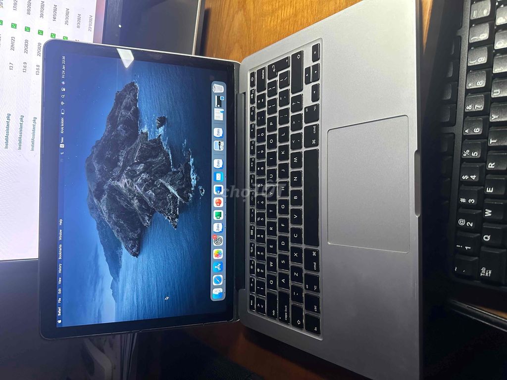 Macbook Pro 2015 logo táo sáng mới 95%