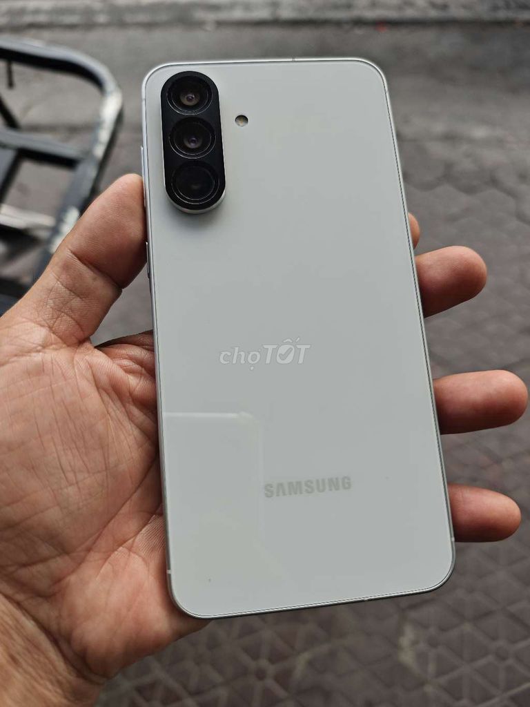 Bán + GL Samsung A56 8/256 màu trắng (hiếm). Mua bán Điện thoại tại Quận 8 Tp Hồ Chí Minh được đăng bởi BĐS TMT hình 1