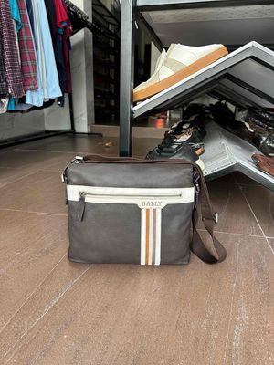 BALLY  da thật 100% túi đeo chéo. Mua bán Túi xách tại Thành phố Rạch Giá Kiên Giang được đăng bởi Túi secondhand
