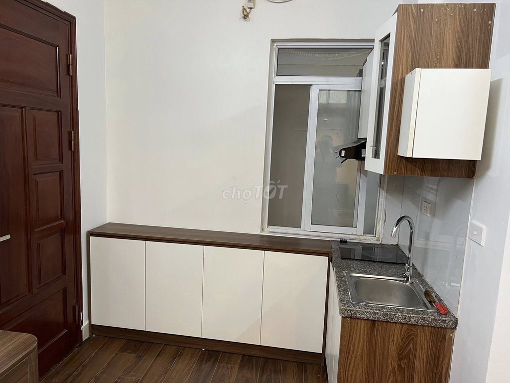 Сдается комната-студия площадью 25-28 м2 в Кау Гиай, Ханой