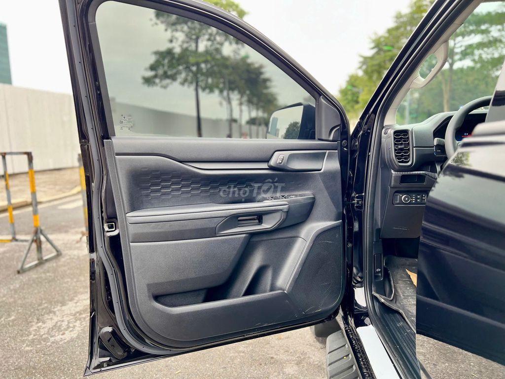Ford Ranger 2025 XLS 2.0L 4x4 AT - 8000 km. Mua bán Ô tô tại Quận Cầu Giấy Hà Nội được đăng bởi An Phát AUTO hình 9