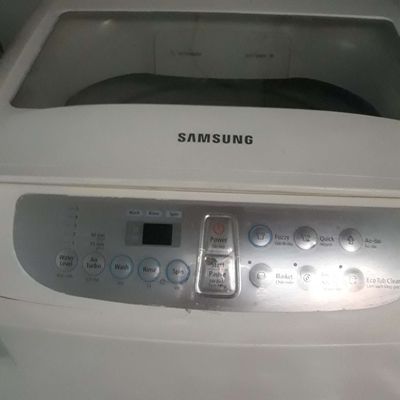 Cần bán máy giặt 9kg hoạt động tốt