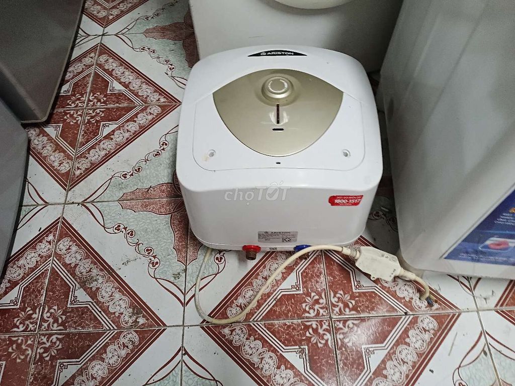 Bình nóng lạnh Ariston 15L Trắng. Mua bán Thiết bị vệ sinh, nhà tắm tại Quận Ngô Quyền Hải Phòng được đăng bởi ĐIỆN LẠNH 469 hình 1