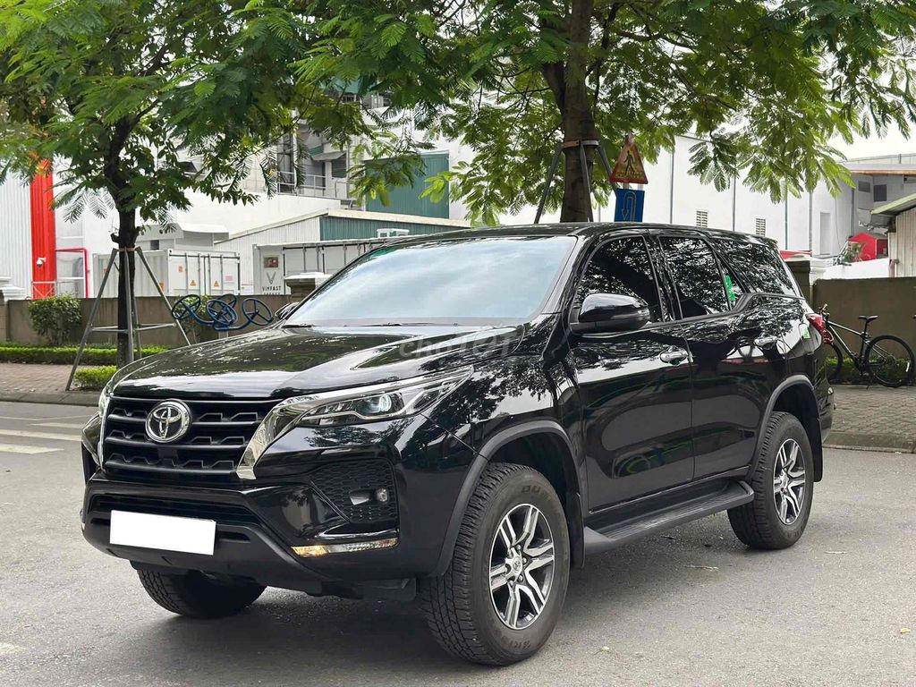Toyota Fortuner 2024 2.4L 4x2 sx 2024 màu đen. Mua bán Ô tô tại Quận Cầu Giấy Hà Nội được đăng bởi Cao Quý hình 2