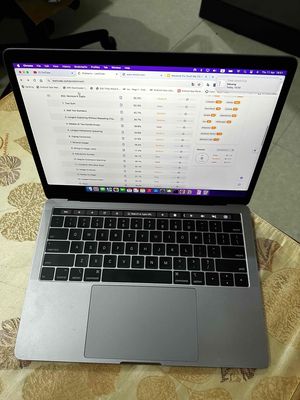 Cần bán macbook pro 2019 i5 256GB