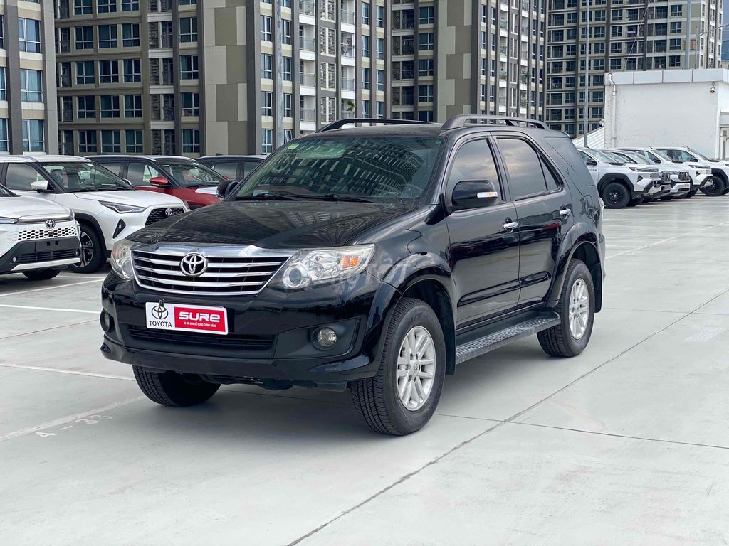 Toyota Fortuner 2.7V AT 2014 Đen Tự động 7 chỗ