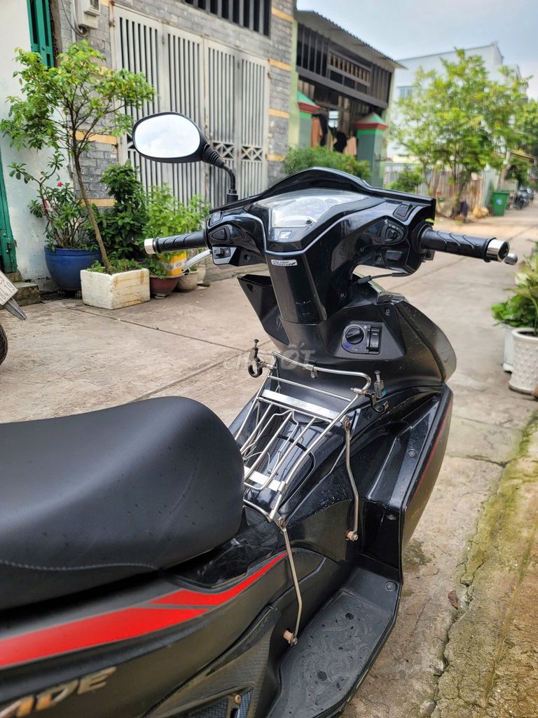 Черное издание Honda Air Blade 2015