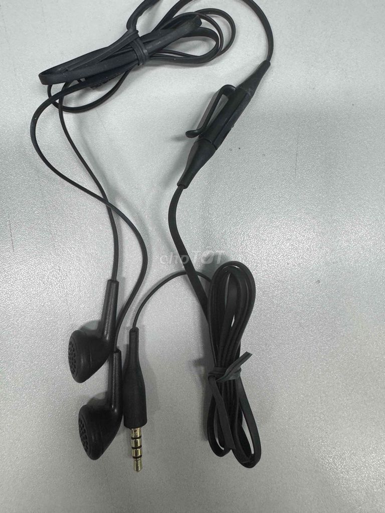 Tai nghe có dây Đen Jack cắm tròn Rõ ràng. Mua bán Tivi, Âm thanh tại Thành phố Biên Hòa Đồng Nai được đăng bởi Lê Đình Kỳ hình 1