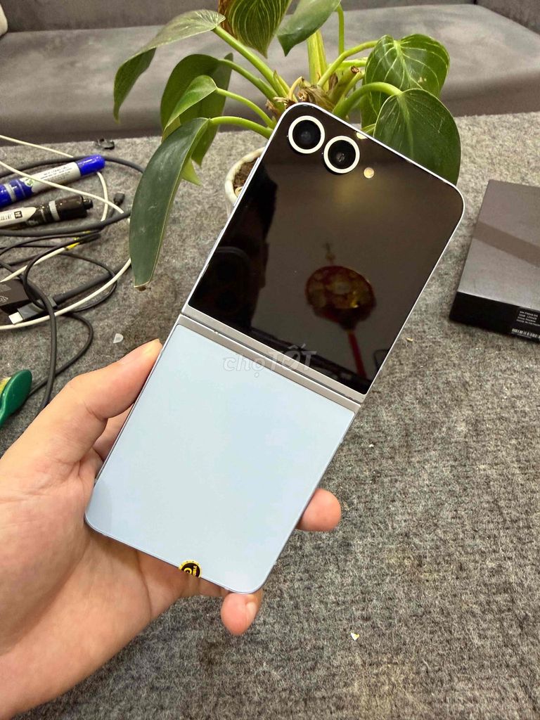 Samsung ZFlip 6 256GB 97%. Mua bán Điện thoại tại Quận Cầu Giấy Hà Nội được đăng bởi Trần Văn Đoàn hình 1