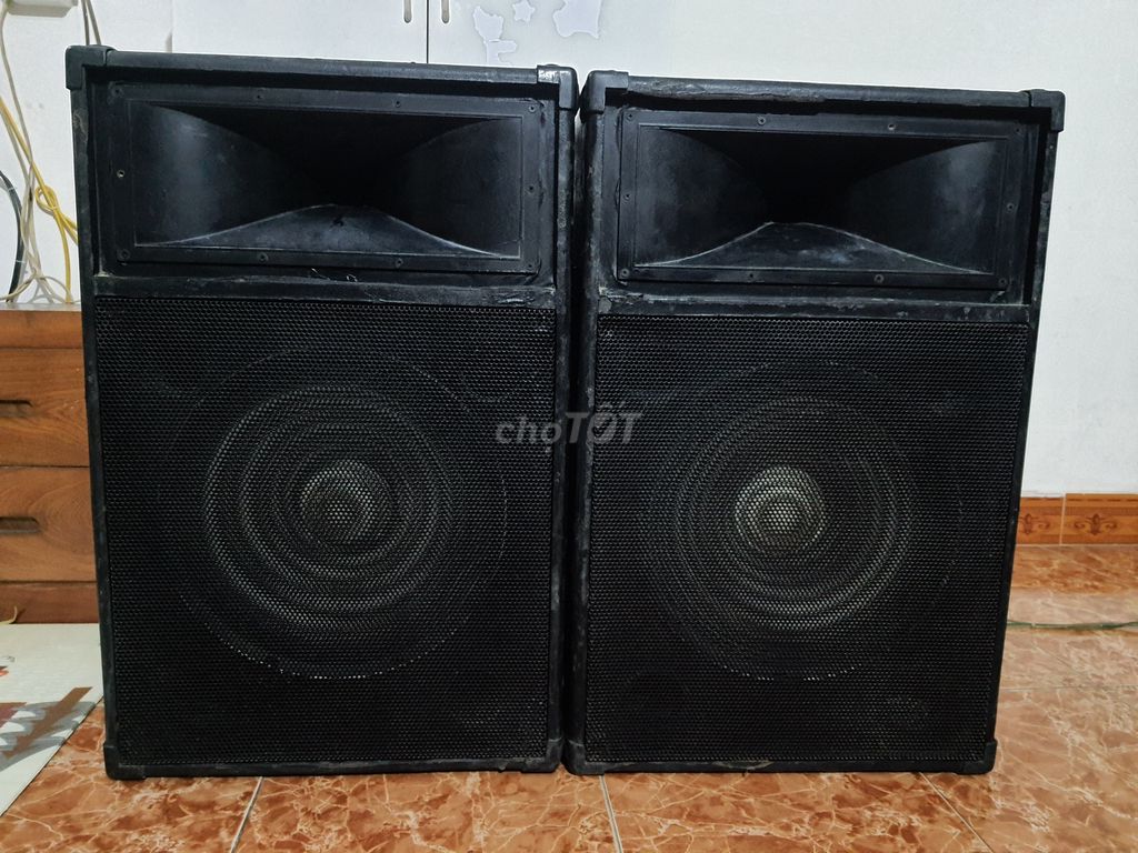 Thanh lý đôi loa JBL bass 40, nghe rất hay