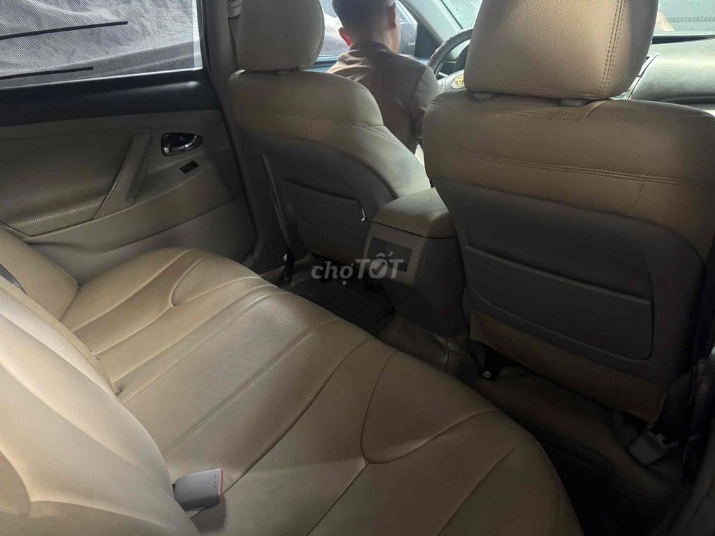 Toyota Camry Đen