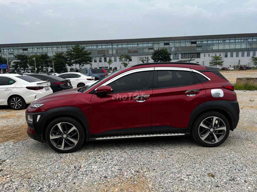 Hyundai Kona 2020 2.0 ATH Красный 90000 км