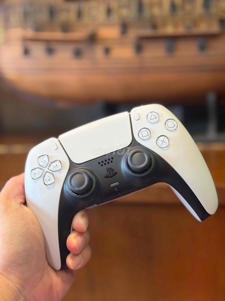 Tay cầm chơi game Sony PS5 DualSense 99%. Mua bán Thiết bị chơi game tại Quận Bình Thạnh Tp Hồ Chí Minh được đăng bởi hai nguyen hình 1
