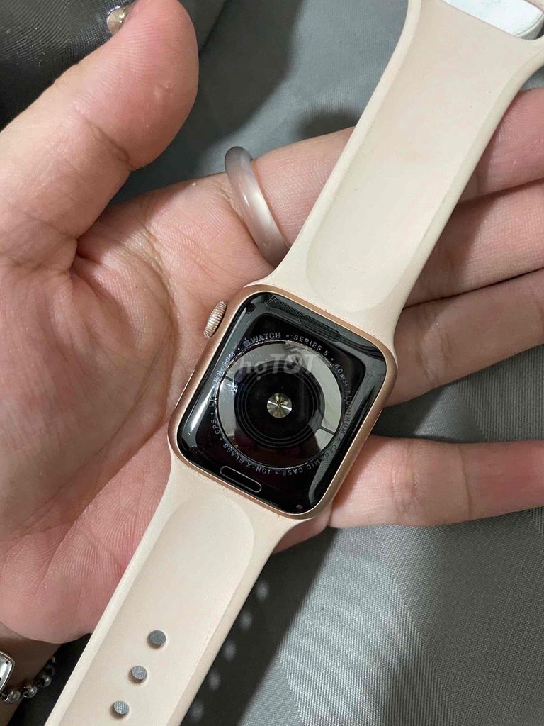 Apple Watch Series 5 40mm Vàng hồng. Mua bán Thiết bị đeo thông minh tại Thành phố Thủ Dầu Một Bình Dương được đăng bởi Phương Mai hình 1