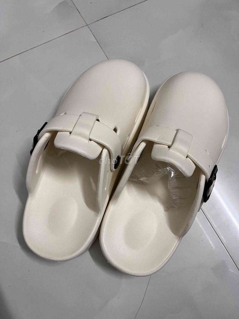 Dép Cao su Trắng Size 38 Unisex. Mua bán Giày dép tại Huyện Chợ Lách Bến Tre được đăng bởi Nguyễn Ngô Hoài An hình 1