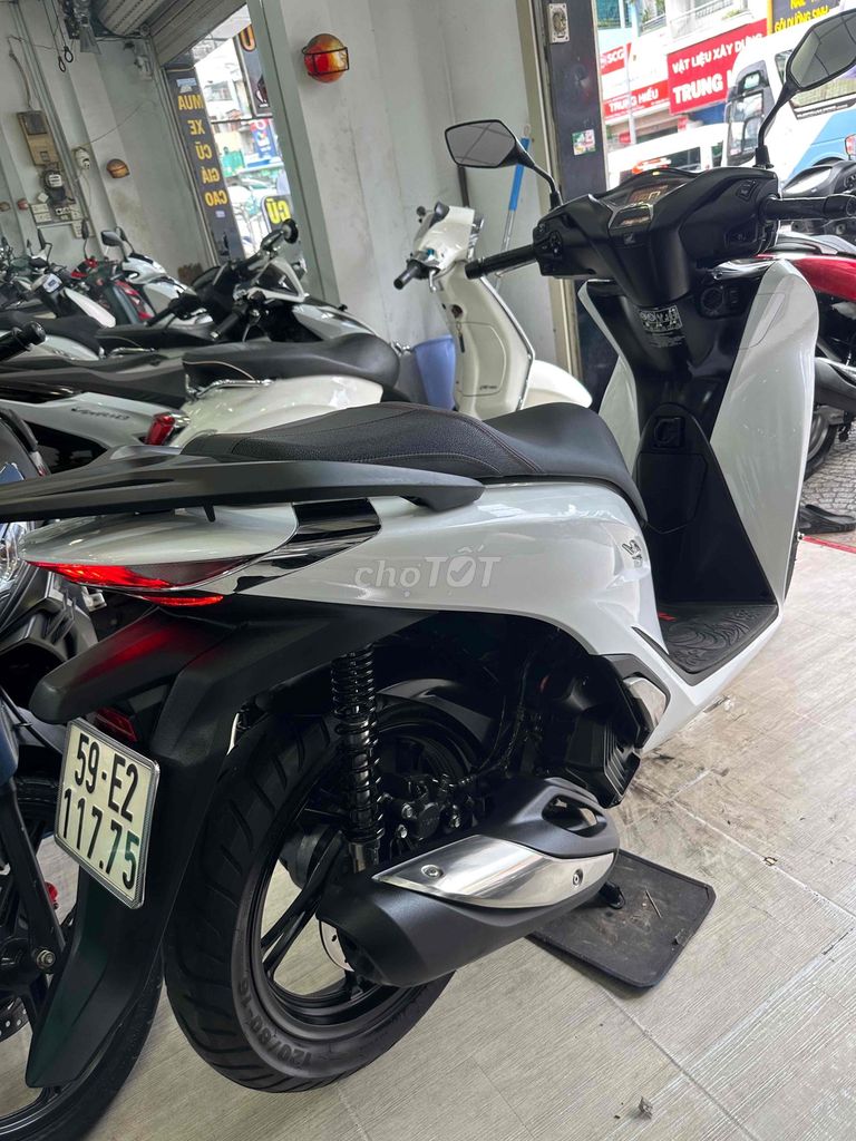 Sh 150 2020 ABS, Trắng đen sporty. BSTP 1 đời chủ. Mua bán Xe máy tại Quận Bình Thạnh Tp Hồ Chí Minh được đăng bởi Lê Nhân hình 7