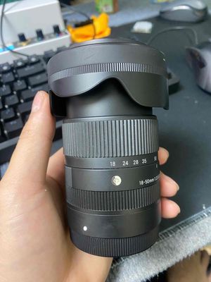 Lens Sigma 18-50 f2.8