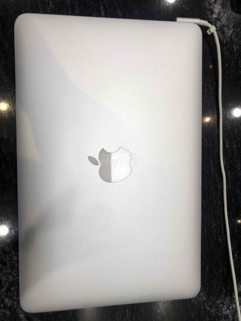 Macbook air 11 inches nhỏ gọn. Mua bán Laptop tại Quận Bình Thạnh Tp Hồ Chí Minh được đăng bởi Giang Thien Tu hình 1