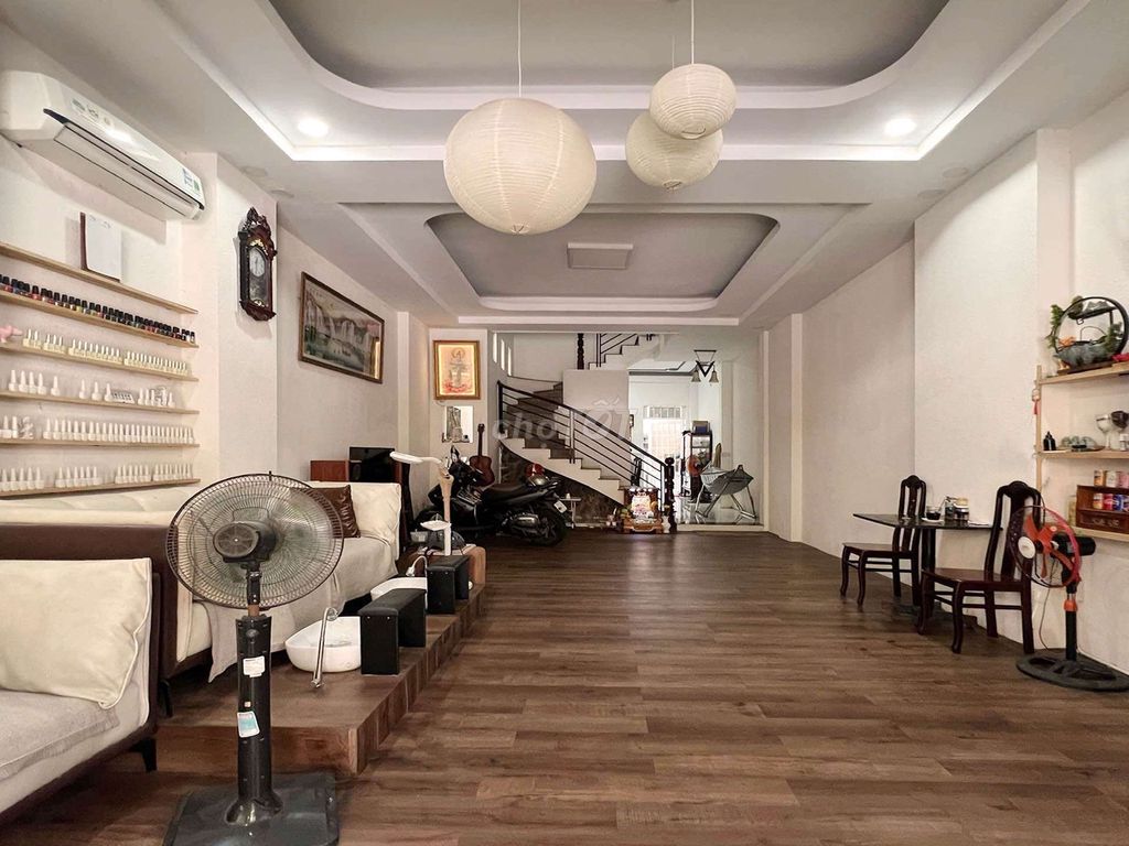 Аренда · 4 комн. · 72 м² · Quận 4, ул. Đường Xóm Chiếu