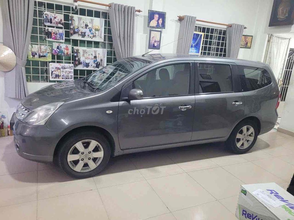 Nissan Grand Livina Xám, 5 мест