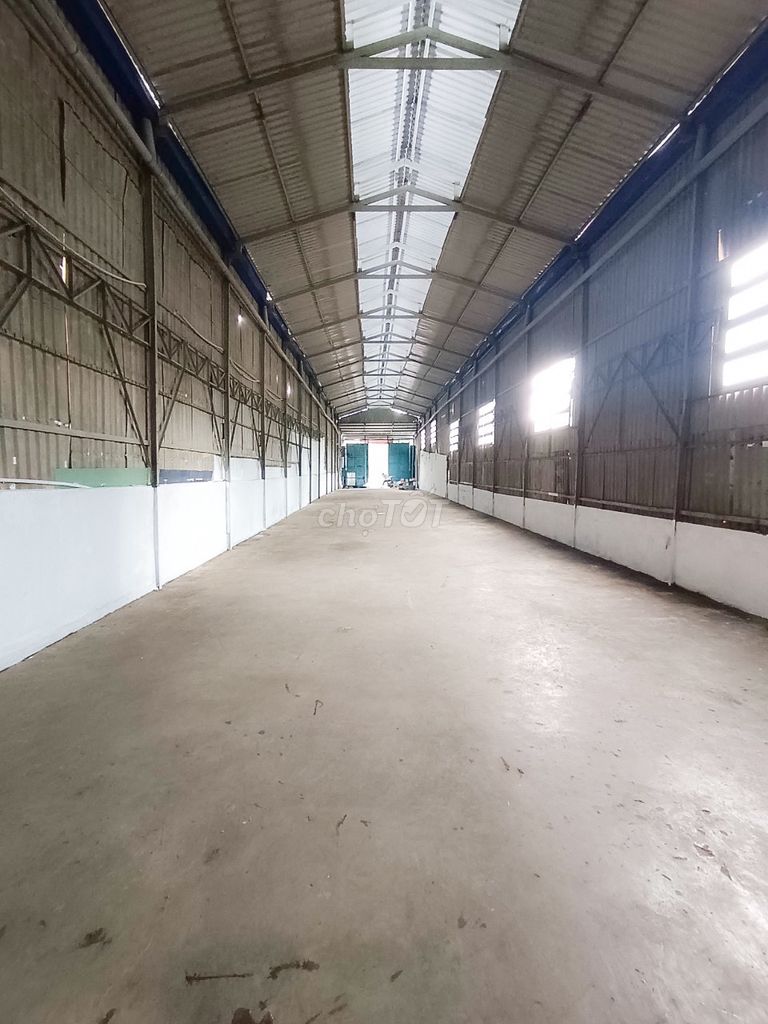 Cho thuê kho xưởng 560m2 giá cực rẻ tại Xã Phạm Văn Hai, Bình Chánh