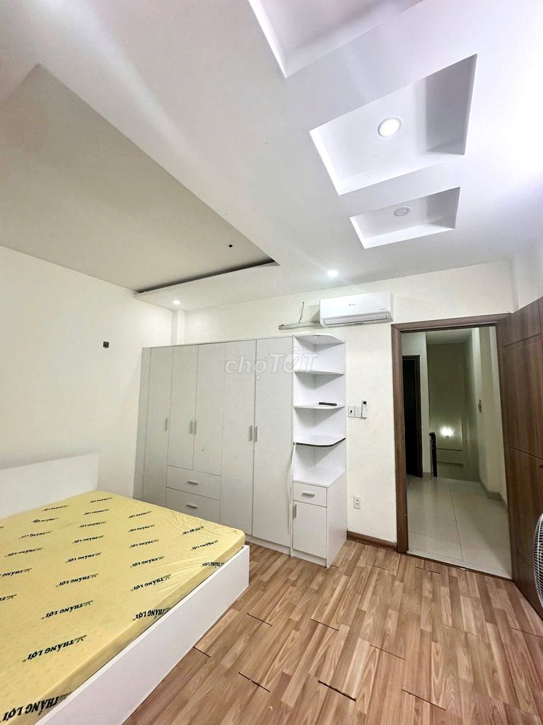 Скидка 450 миллионов долларов, 4-этажный дом Hiep Binh Phuoc площадью 54 м², автомобильная аллея с 4 спальнями