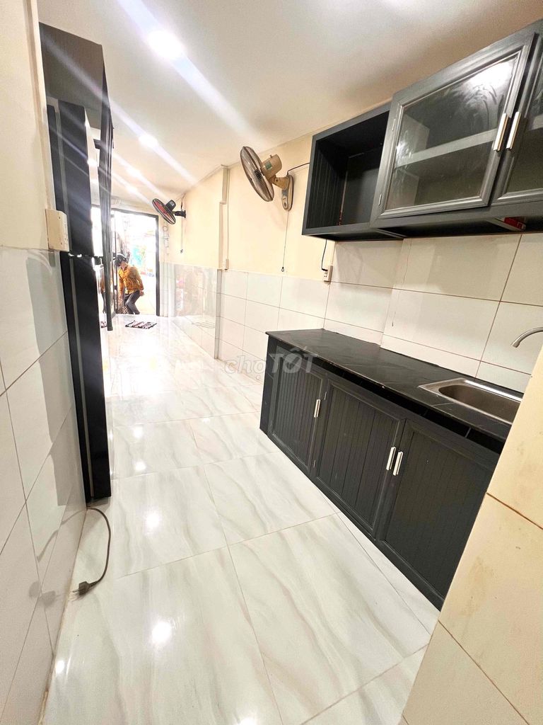 Bán nhà gần mặt tiền gần chợ Phú Lâm có thương lượng
