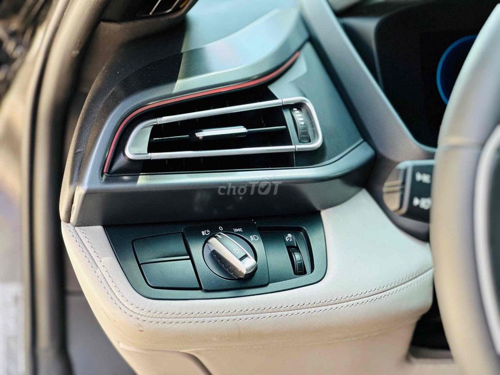 BMW i8 2015 - 35000 km. Mua bán Ô tô tại Quận 8 Tp Hồ Chí Minh được đăng bởi Hồng Phúc hình 19