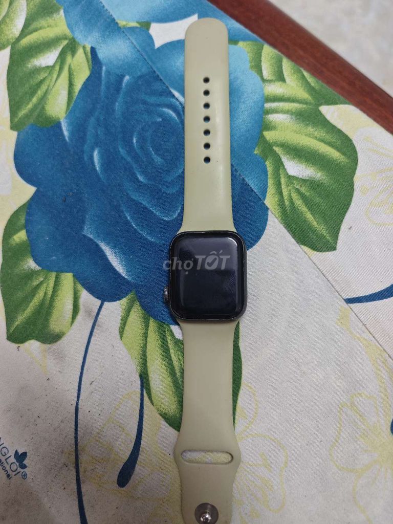 Apple Watch Series 4 40mm Đen. Mua bán Thiết bị đeo thông minh tại Huyện Bình Chánh Tp Hồ Chí Minh được đăng bởi Quyn Anh hình 1