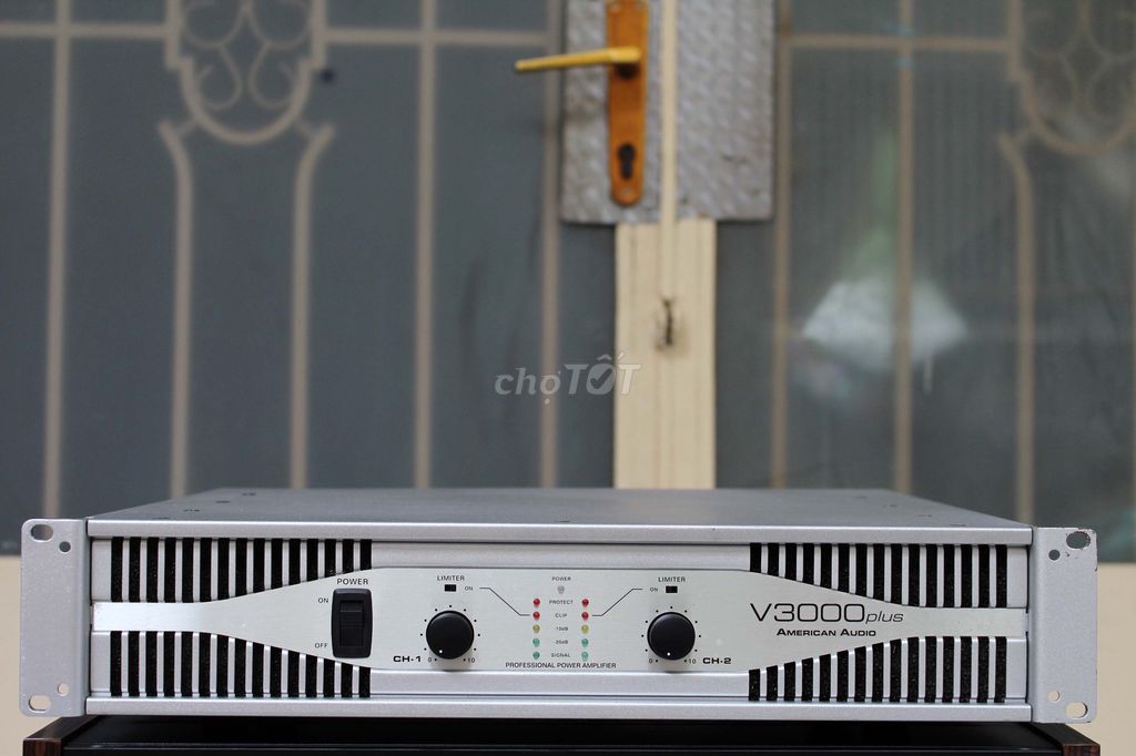 Power American audio V3000 plus U.S.A. Mua bán Tivi, Âm thanh tại Quận 8 Tp Hồ Chí Minh được đăng bởi tran thanh long hình 1