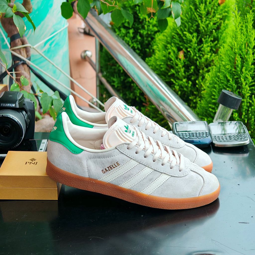 [CHÍNH HÃNG] Giày thể thao Adidas Gazelle. Mua bán Giày dép tại Thành phố Thủ Dầu Một Bình Dương được đăng bởi chú CÔNG AN bán giày CHÍNH HÃNG hình 1