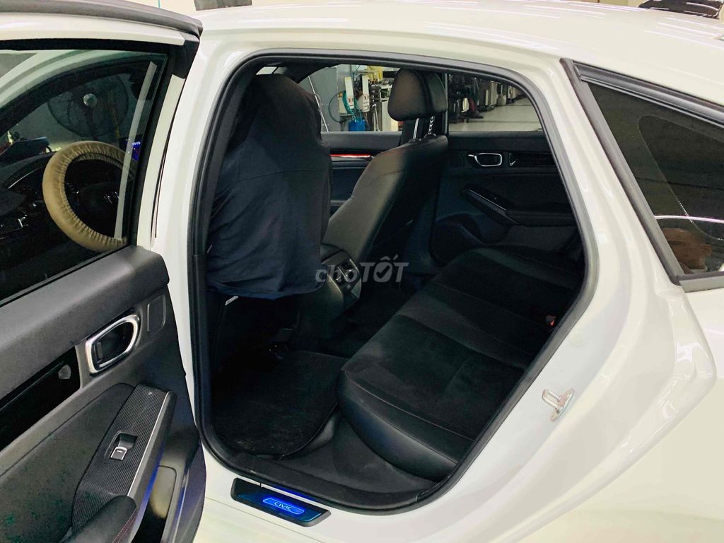 Honda Civic RS 2024 - 10.000km Siêu Đẹp Hãng Bán. Mua bán Ô tô tại Quận 7 Tp Hồ Chí Minh được đăng bởi Honda Ôtô SG Quận 7 hình 12