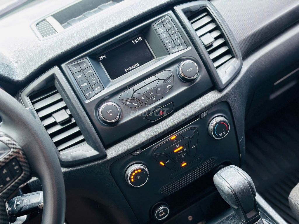 Ford Ranger XLS 2.2 4x2 AT 2018 - 37000 km. Mua bán Ô tô tại Thành phố Dĩ An Bình Dương được đăng bởi trần thị khánh huyền  hình 6