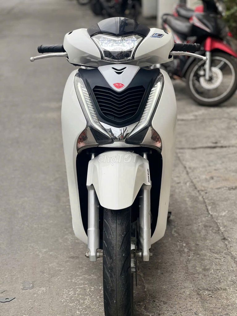 Sh nhà dùng, đèn led, 2019, khóa smartkey, máy 125. Mua bán Xe máy tại Quận Nam Từ Liêm Hà Nội được đăng bởi Thảo hình 1