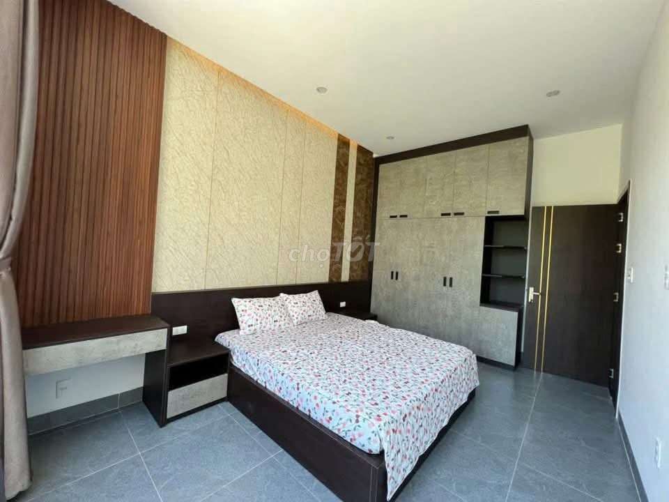 Furnished three-storey house with car yard in Hòa Xuân — photo 8