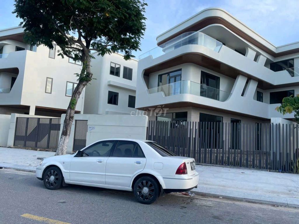 Bán Ford Laser siêu đẹp đời 2004 số tự động. Mua bán Ô tô tại Quận Hải Châu Đà Nẵng được đăng bởi otocudanang hình 9